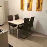 Počitniška hiša The Place *